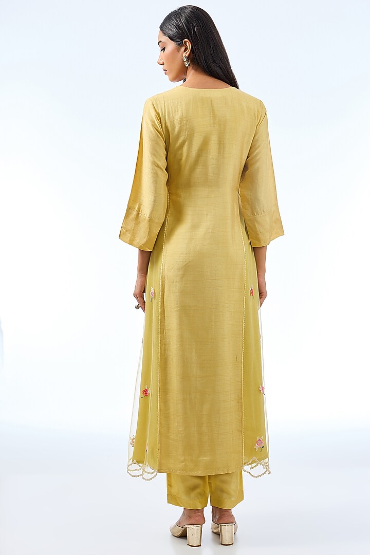 Dusky Yellow Silk Kurta Set by Shilpa Karnavat at Pernia's Pop Up Shop