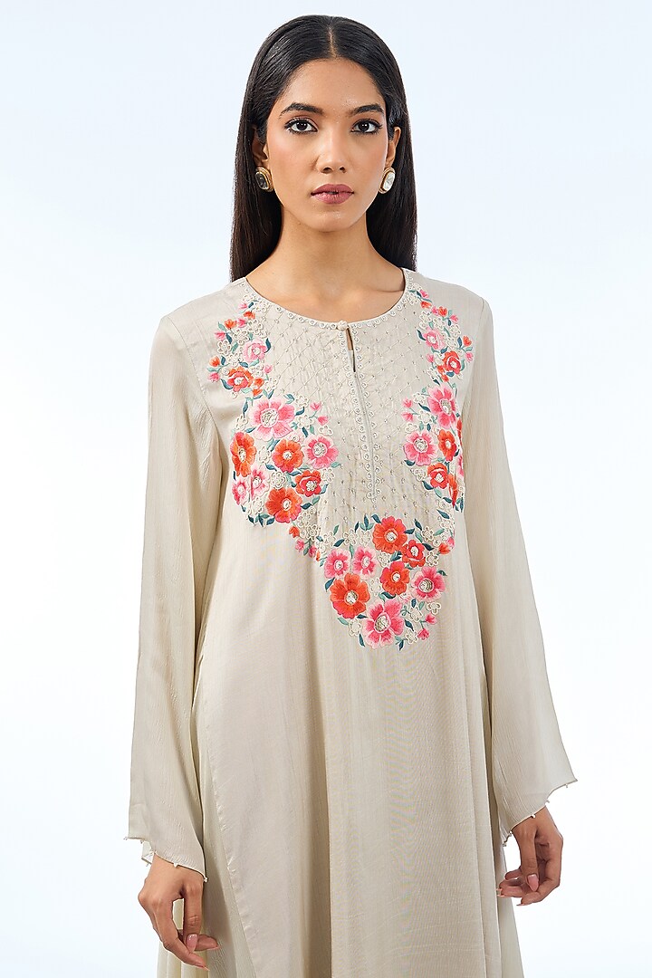 Ivory Silk kurta Set by Shilpa Karnavat at Pernia's Pop Up Shop