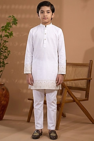 White Cotton Satin Embroidered Kurta Set For Boys by Spring Break- Kids