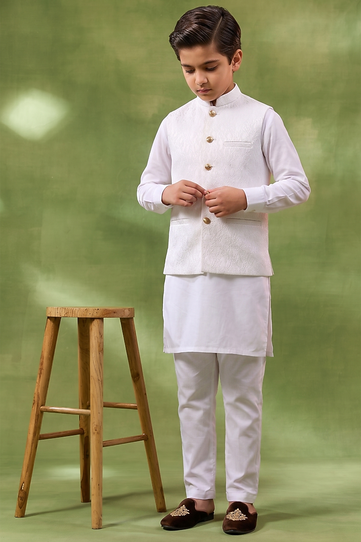 White Cotton Silk Embroidered Bundi Jacket Set For Boys by Spring Break- Kids at Pernia's Pop Up Shop