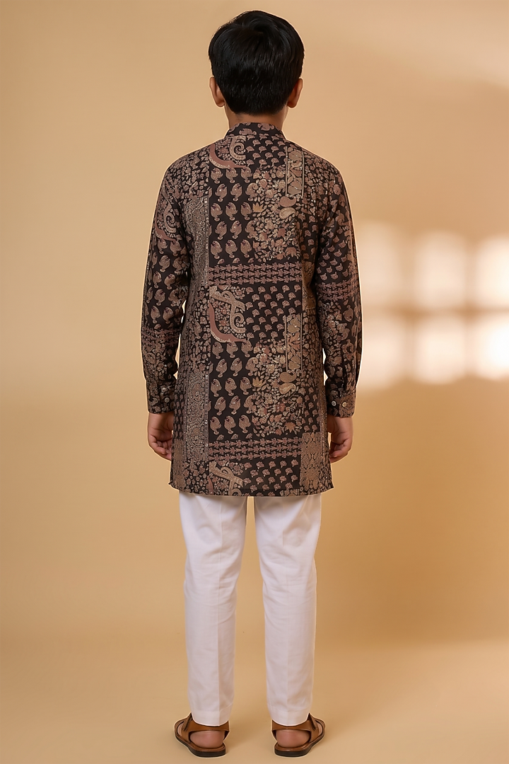 Black & Gold Blended Silk Paisley Printed Kurta Set For Boys by Spring Break- Kids at Pernia's Pop Up Shop
