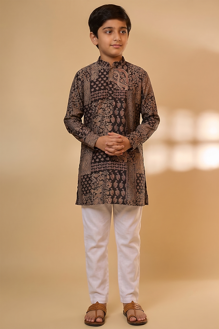 Black & Gold Blended Silk Paisley Printed Kurta Set For Boys by Spring Break- Kids at Pernia's Pop Up Shop
