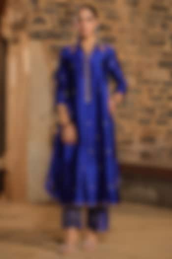 Blue Pure Banarasi Spun Silk Resham Embroidered Kurta Set by Niti Bothra at Pernia's Pop Up Shop