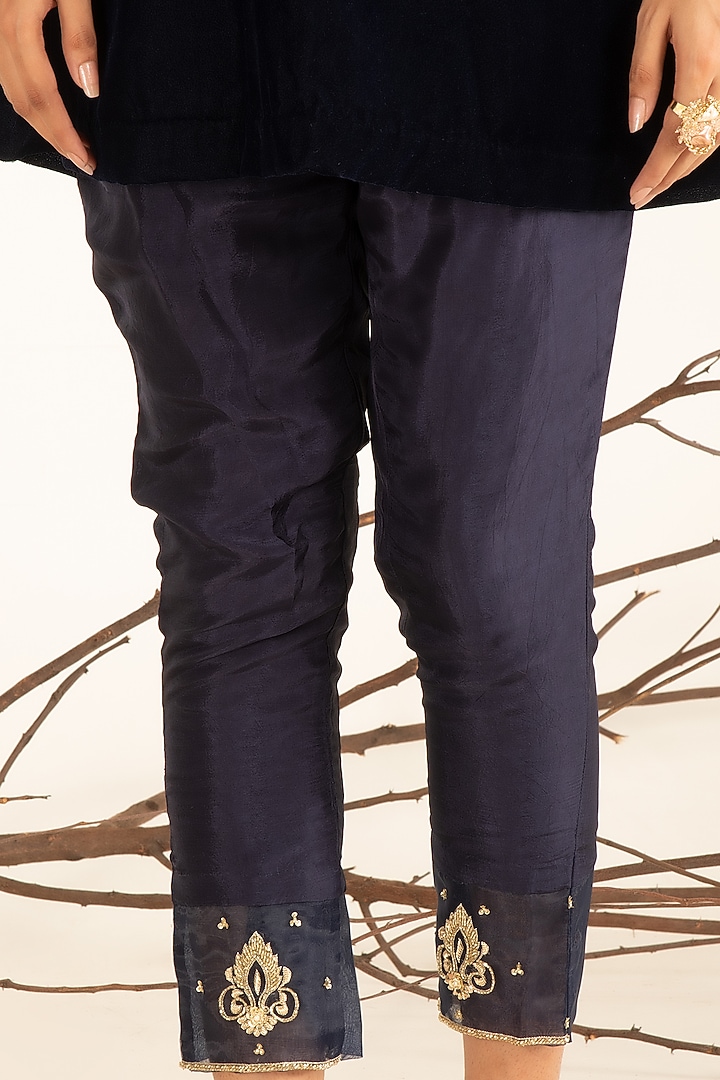 Pageant Blue Velvet Kurta Set by Shreya Agarwal at Pernia's Pop Up Shop