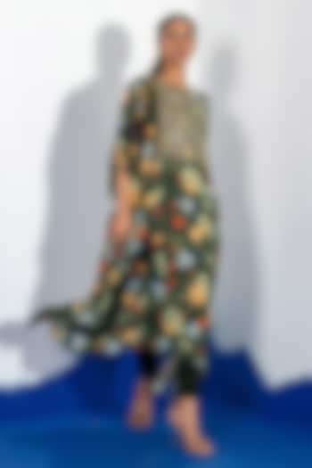 Green Bamberg Satin & Natural Crepe Embroidered Kaftan Kurta Set by Shristi Chetani at Pernia's Pop Up Shop