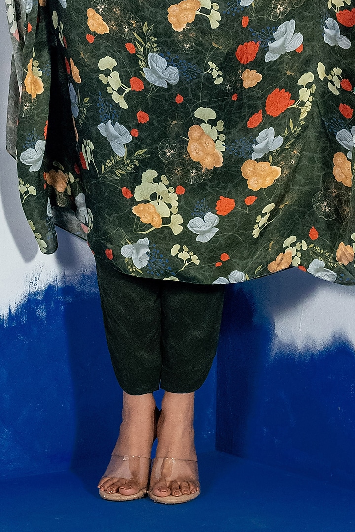 Green Bamberg Satin & Natural Crepe Embroidered Kaftan Kurta Set by Shristi Chetani at Pernia's Pop Up Shop