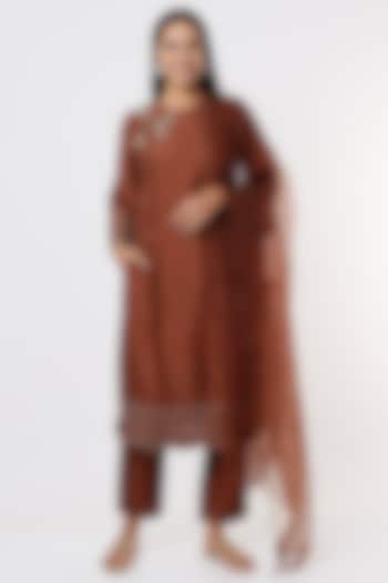 Brown Embroidered Kurta Set by Shristi Chetani at Pernia's Pop Up Shop