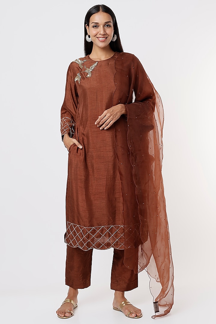 Brown Embroidered Kurta Set by Shristi Chetani at Pernia's Pop Up Shop