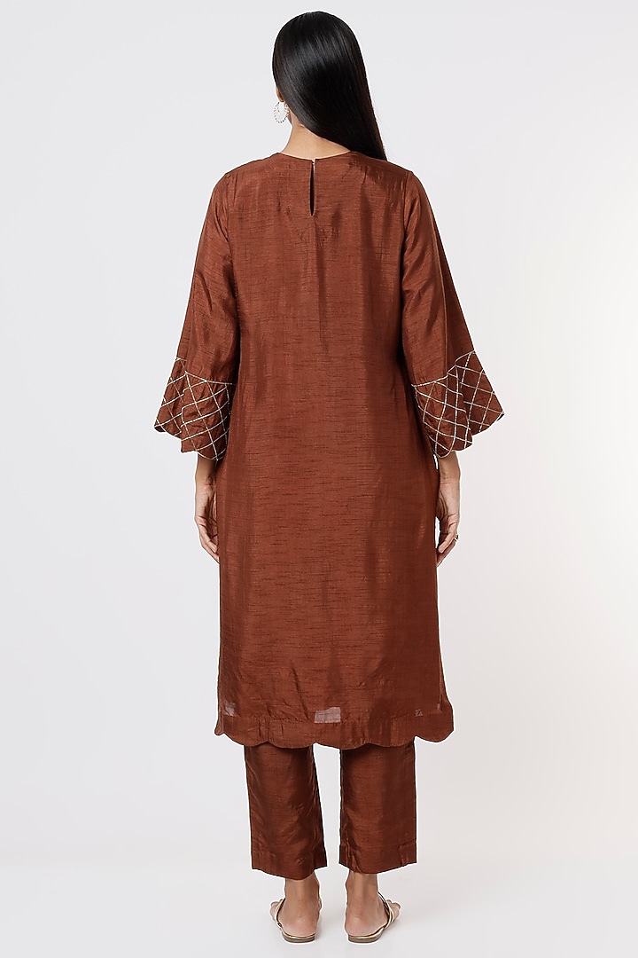 Brown Embroidered Kurta Set by Shristi Chetani at Pernia's Pop Up Shop
