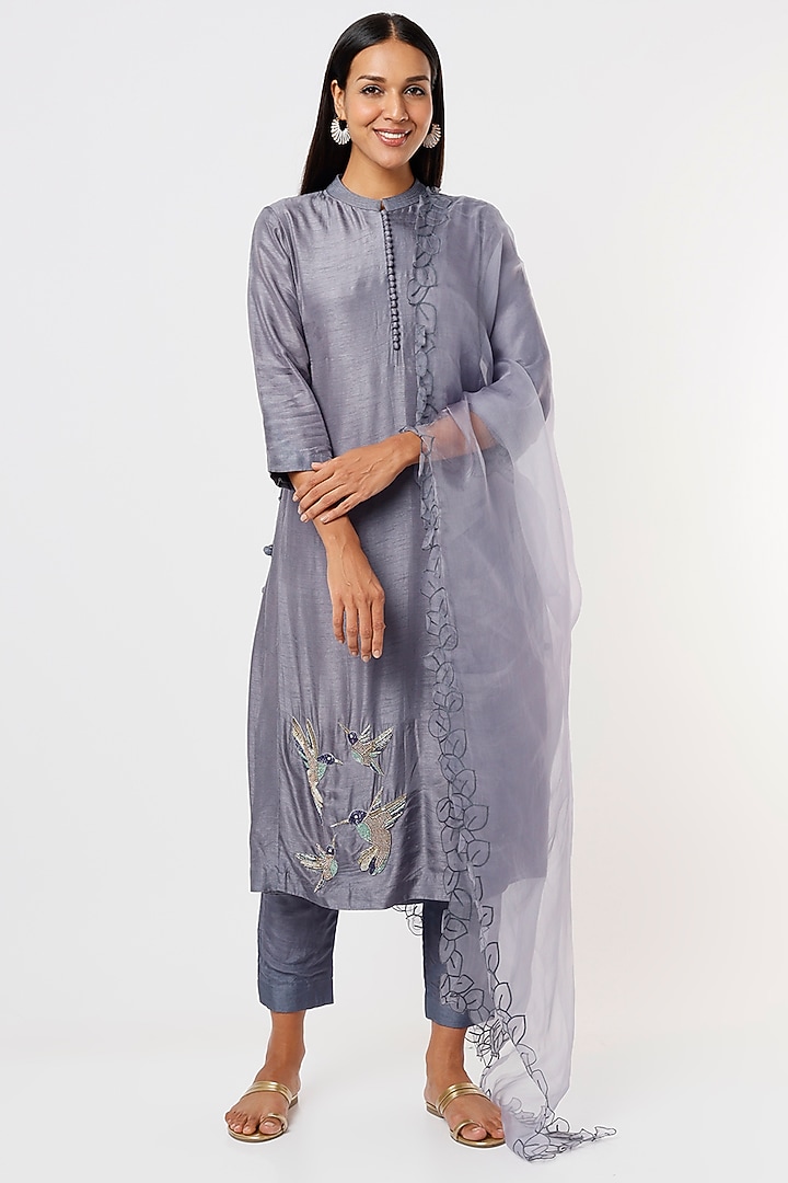Grey Embroidered Kurta Set by Shristi Chetani at Pernia's Pop Up Shop