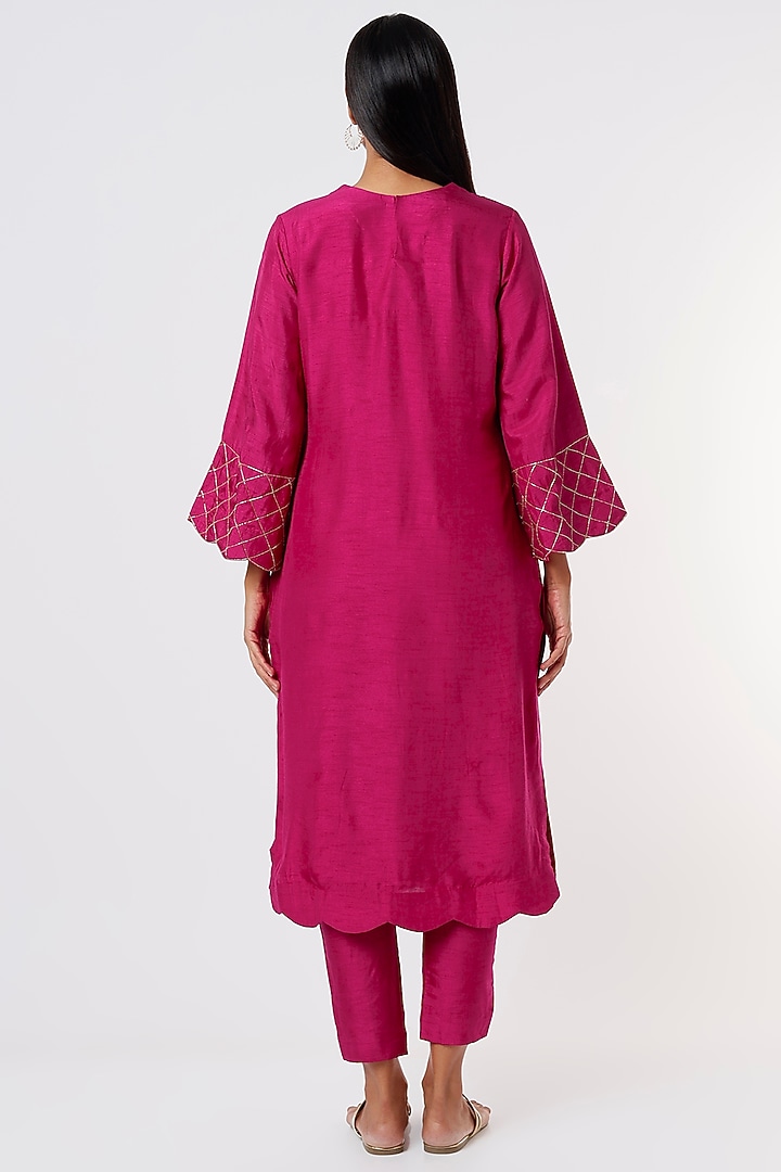Fuchsia Embroidered Kurta Set by Shristi Chetani at Pernia's Pop Up Shop