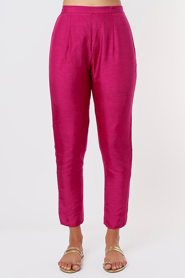 Fuchsia Embroidered Kurta Set by Shristi Chetani at Pernia's Pop Up Shop