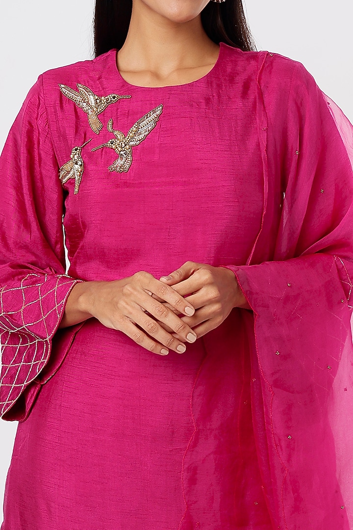 Fuchsia Embroidered Kurta Set by Shristi Chetani at Pernia's Pop Up Shop