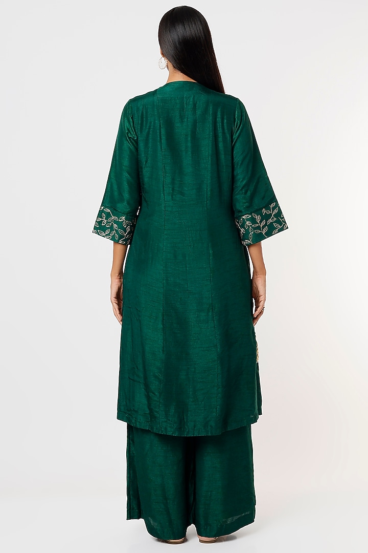 Emerald Green Embroidered Kurta Set by Shristi Chetani at Pernia's Pop Up Shop