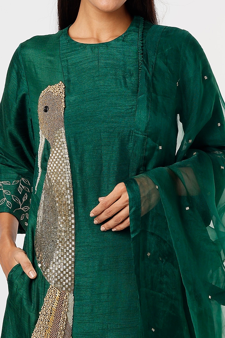 Emerald Green Embroidered Kurta Set by Shristi Chetani at Pernia's Pop Up Shop