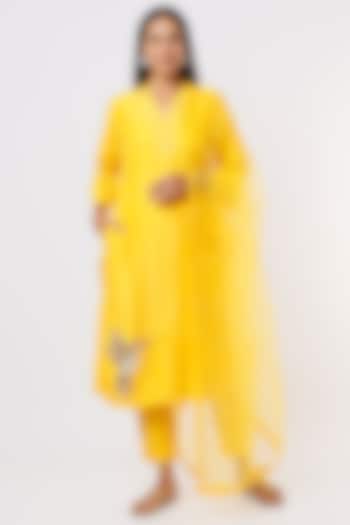 Yellow Embroidered Kurta Set by Shristi Chetani
