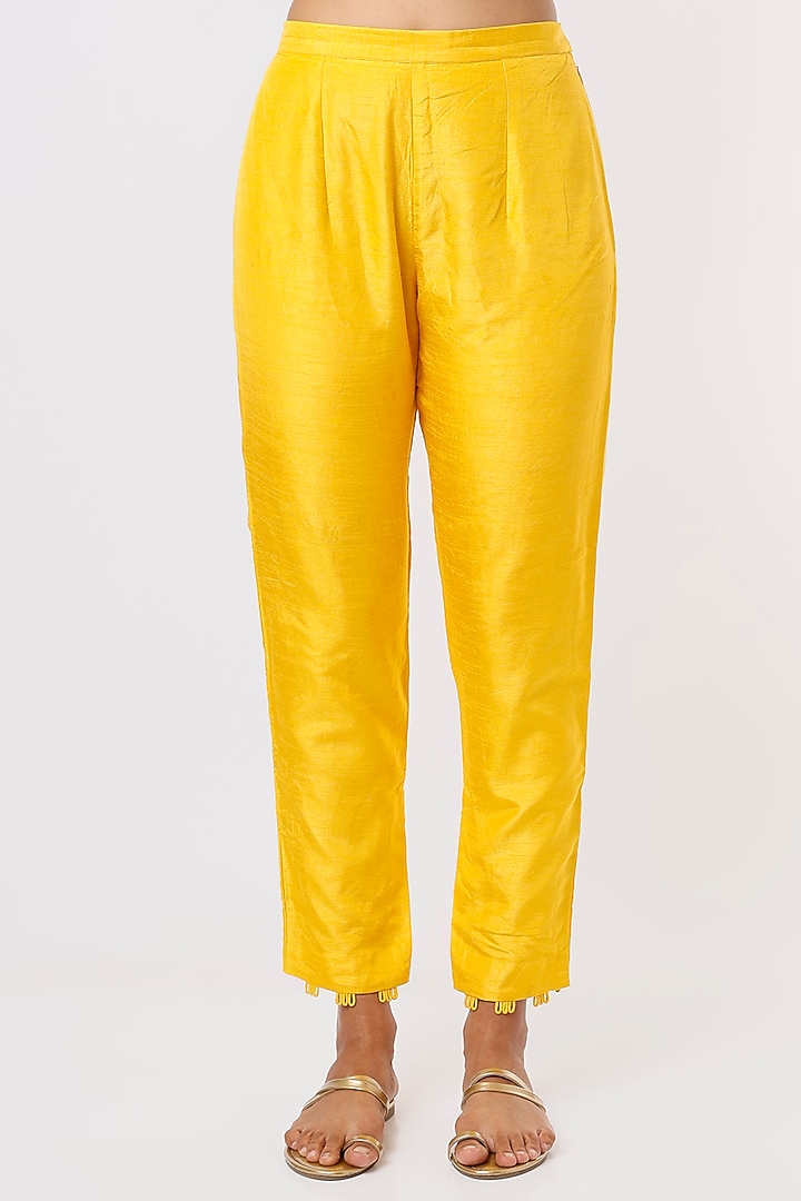 Yellow Embroidered Kurta Set by Shristi Chetani at Pernia's Pop Up Shop