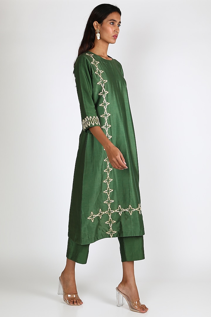 Emerald Green Embroidered Straight Kurta Set by Shristi Chetani