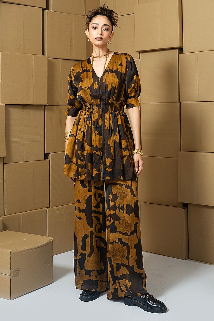 Multi-Colored Bemberg Satin Organza Abstract Printed Co-Ord Set by Shristi Chetani at Pernia's Pop Up Shop