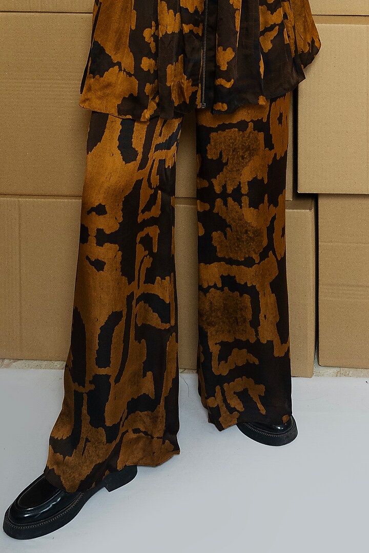 Multi-Colored Bemberg Satin Organza Abstract Printed Co-Ord Set by Shristi Chetani at Pernia's Pop Up Shop