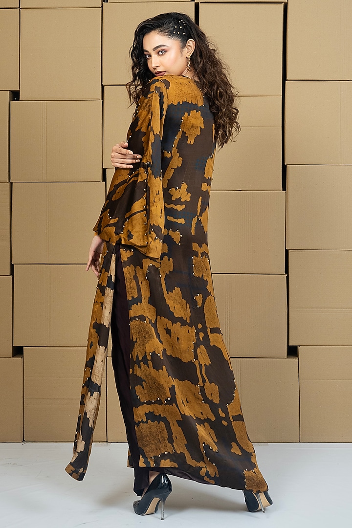 Multi-Colored Taffeta Abstract Printed & Embellished Cape Set by Shristi Chetani at Pernia's Pop Up Shop