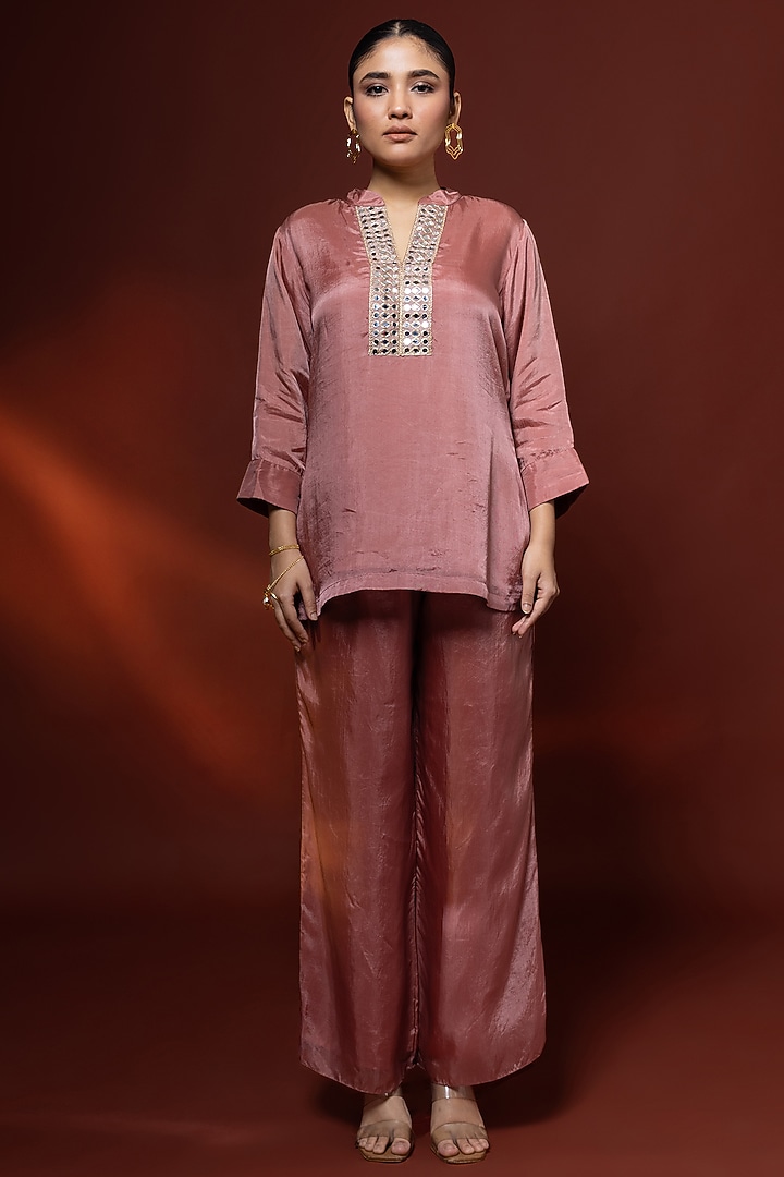 Pink Bemberg Satin Organza Mirror Embroidered Kurta Set by Shristi Chetani at Pernia's Pop Up Shop