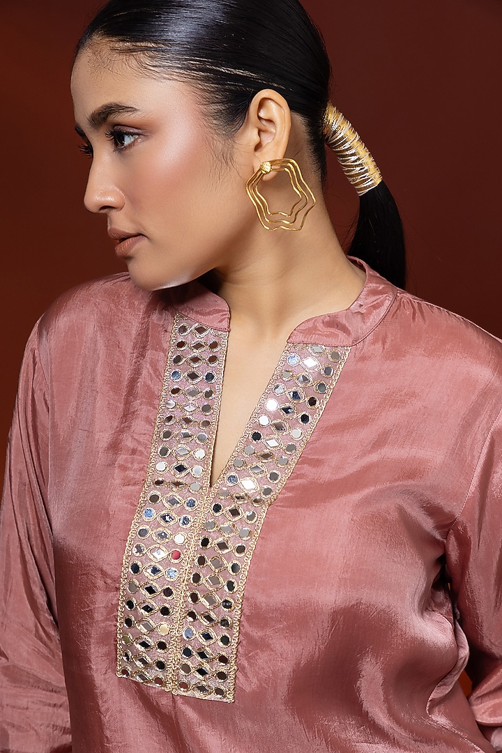 Pink Bemberg Satin Organza Mirror Embroidered Kurta Set by Shristi Chetani at Pernia's Pop Up Shop