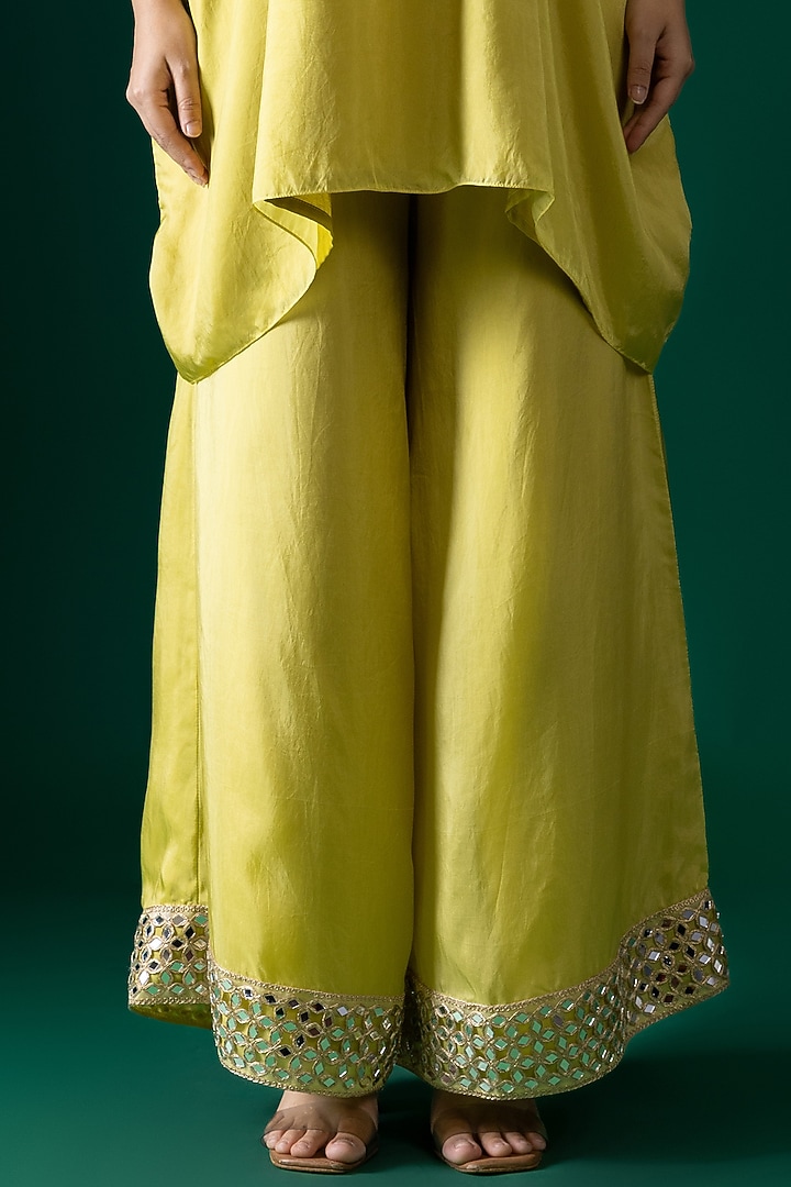 Yellow Bemberg Satin Organza Mirror Embroidered Kurta Set by Shristi Chetani at Pernia's Pop Up Shop