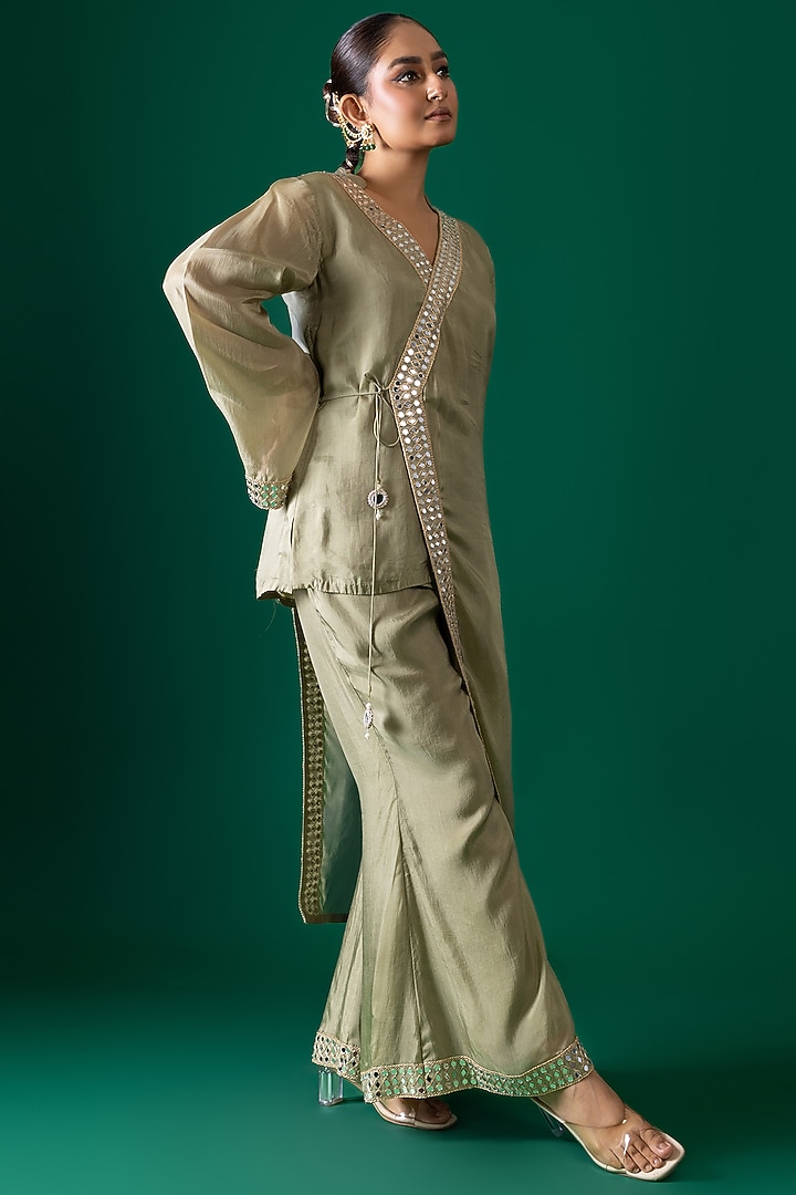 Green Bemberg Satin Organza Mirror Embroidered Kurta Set by Shristi Chetani at Pernia's Pop Up Shop
