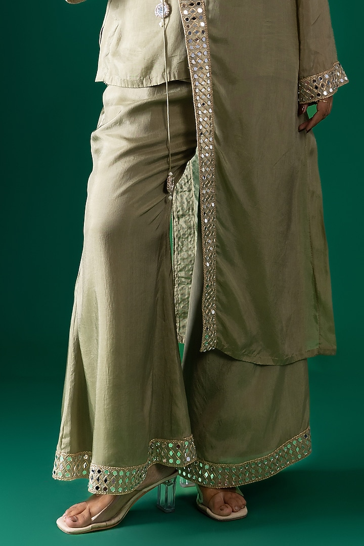 Green Bemberg Satin Organza Mirror Embroidered Kurta Set by Shristi Chetani at Pernia's Pop Up Shop