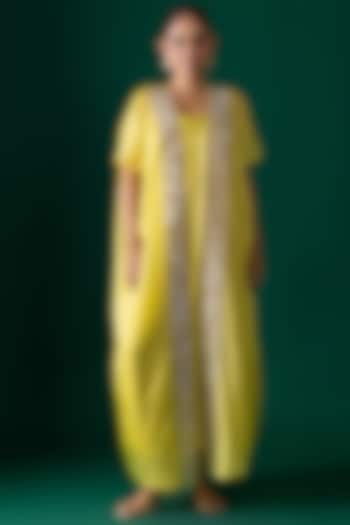 Yellow Bemberg Satin Organza Mirror Embroidered Kurta Set by Shristi Chetani at Pernia's Pop Up Shop