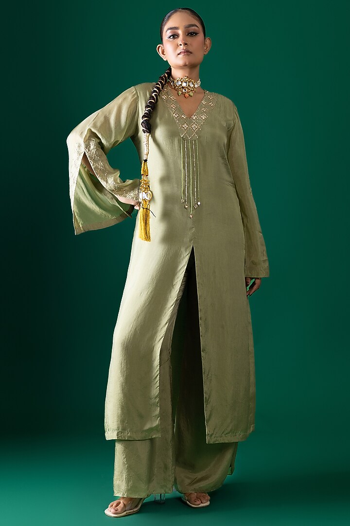 Green Habutai Silk Mirror Embroidered Kurta Set by Shristi Chetani at Pernia's Pop Up Shop
