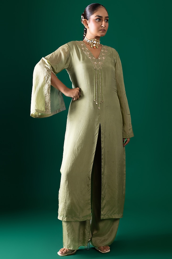 Green Habutai Silk Mirror Embroidered Kurta Set by Shristi Chetani at Pernia's Pop Up Shop