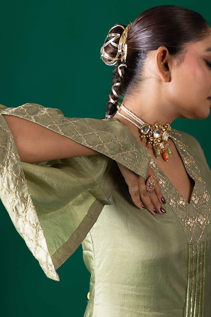 Green Habutai Silk Mirror Embroidered Kurta Set by Shristi Chetani at Pernia's Pop Up Shop