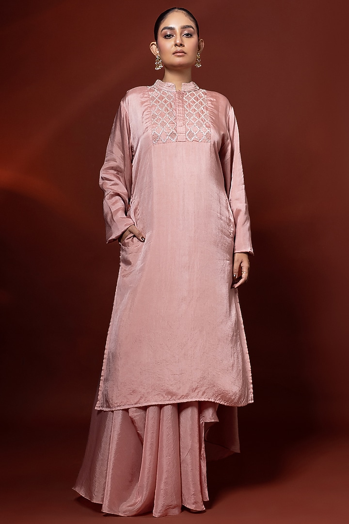 Pink Habutai Silk Mirror Embroidered Kurta Set by Shristi Chetani at Pernia's Pop Up Shop
