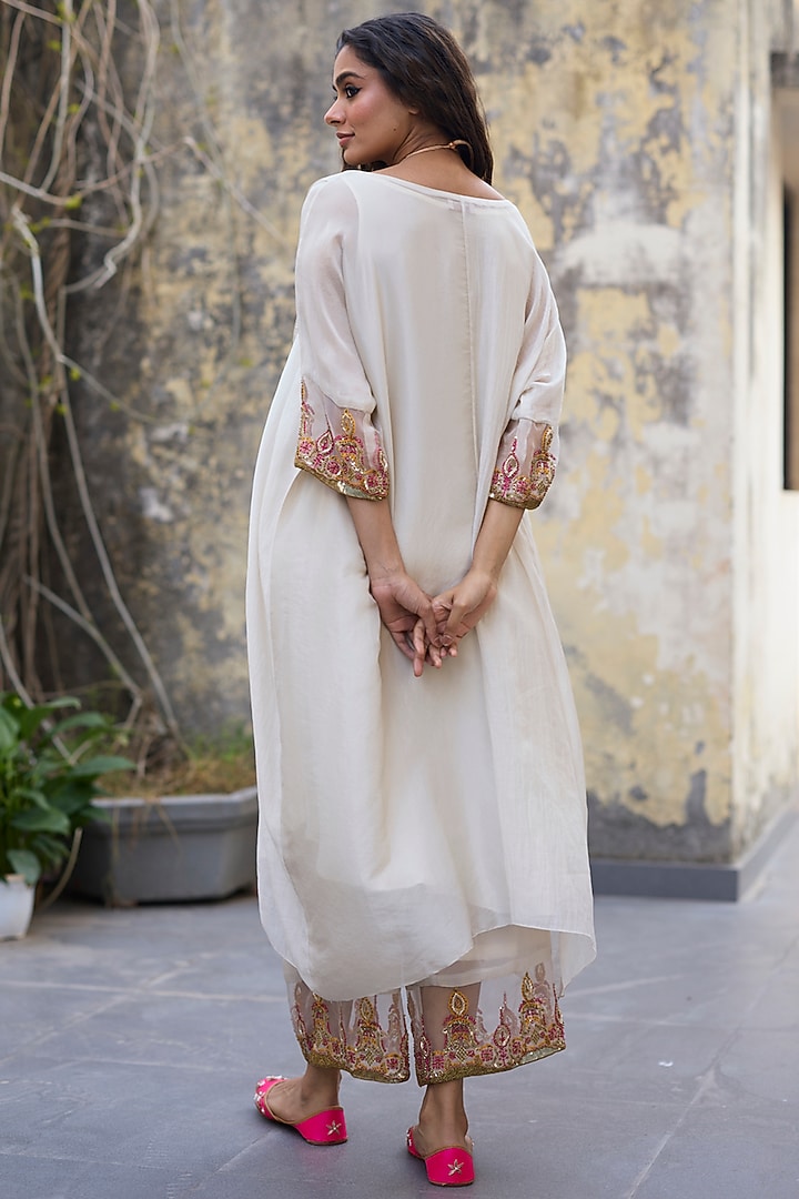 White Chanderi & Tissue Silk Embroidered Kurta Set by Sarang Kaur at Pernia's Pop Up Shop