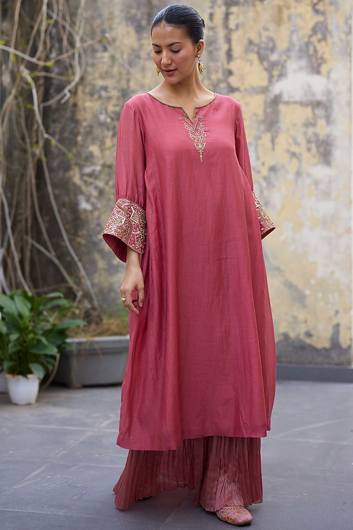 Pink Chanderi Silk Embroidered Kurta Set by Sarang Kaur at Pernia's Pop Up Shop