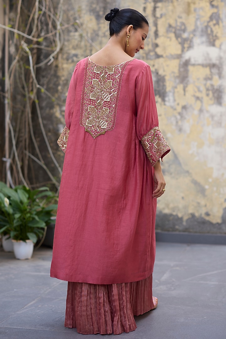 Pink Chanderi Silk Embroidered Kurta Set by Sarang Kaur at Pernia's Pop Up Shop