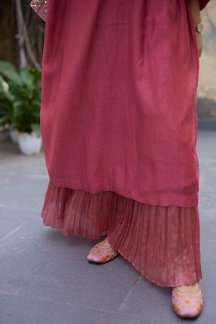 Pink Chanderi Silk Embroidered Kurta Set by Sarang Kaur at Pernia's Pop Up Shop
