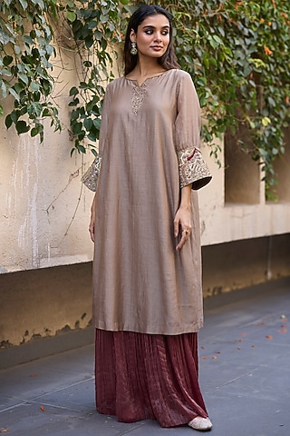 Grey Chanderi Silk Embroidered Kurta Set by Sarang Kaur