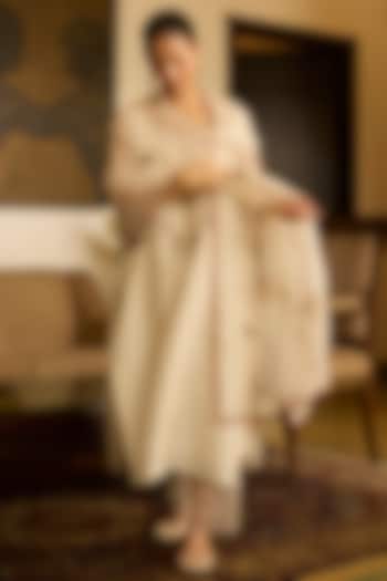 White Tissue Silk Embroidered Kurta Set by Sarang Kaur at Pernia's Pop Up Shop