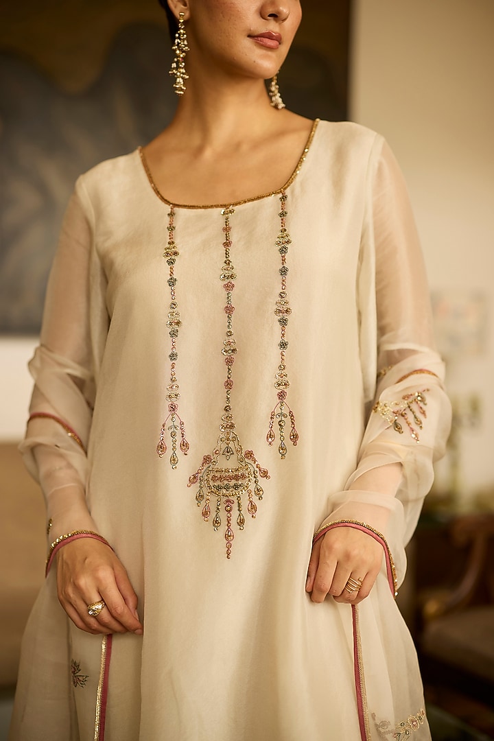 White Tissue Silk Embroidered Kurta Set by Sarang Kaur at Pernia's Pop Up Shop