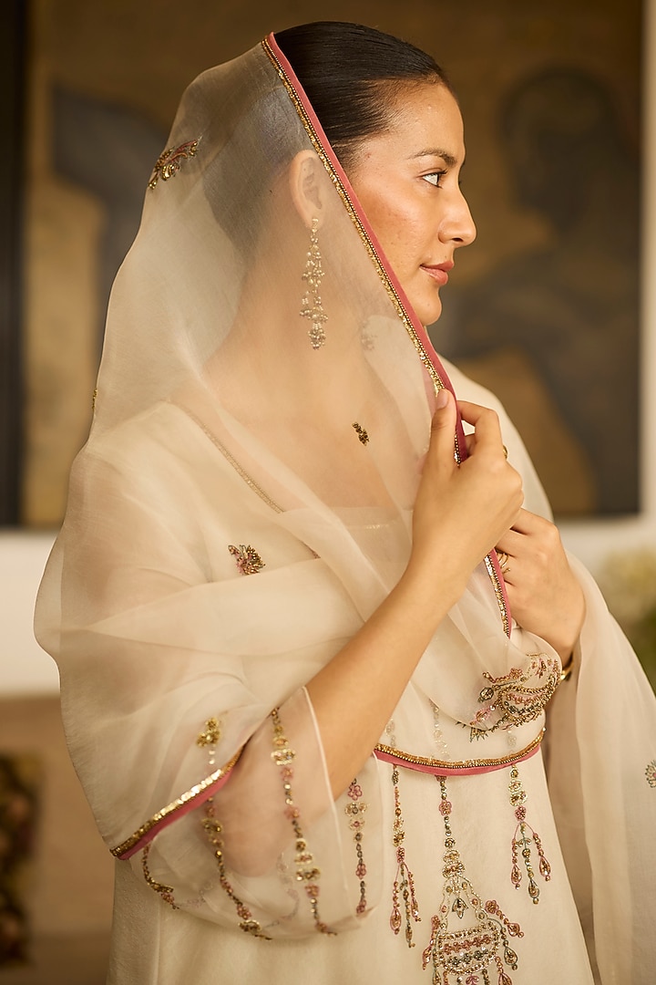 White Tissue Silk Embroidered Kurta Set by Sarang Kaur at Pernia's Pop Up Shop