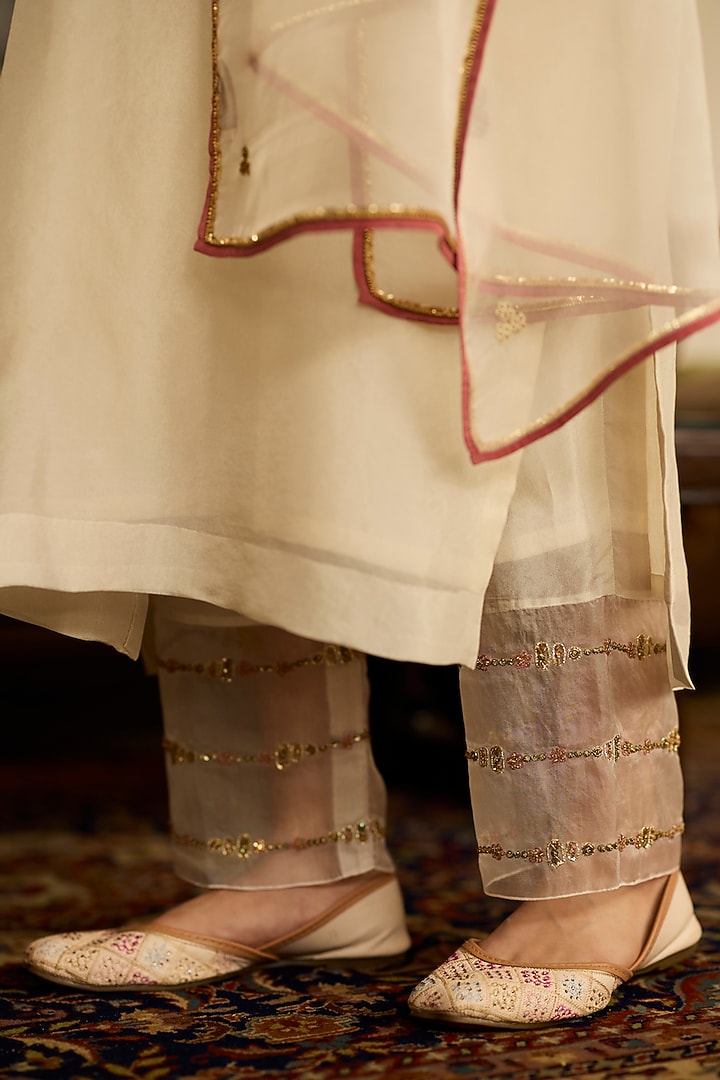 White Tissue Silk Embroidered Kurta Set by Sarang Kaur at Pernia's Pop Up Shop