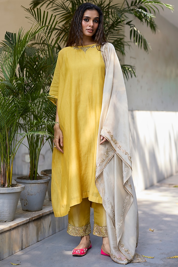 Yellow & Grey Chanderi Silk Embroidered Kurta Set by Sarang Kaur at Pernia's Pop Up Shop