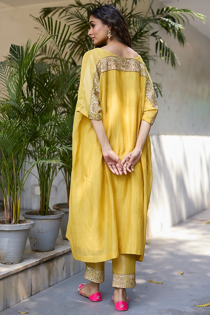 Yellow & Grey Chanderi Silk Embroidered Kurta Set by Sarang Kaur at Pernia's Pop Up Shop