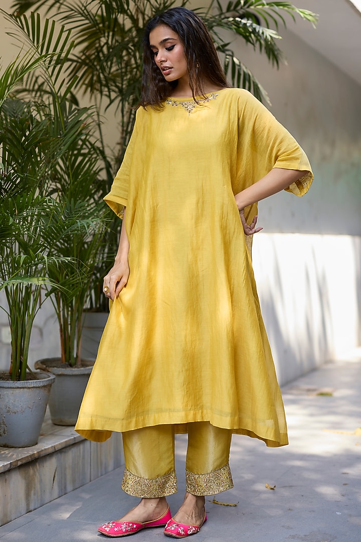 Yellow & Grey Chanderi Silk Embroidered Kurta Set by Sarang Kaur at Pernia's Pop Up Shop