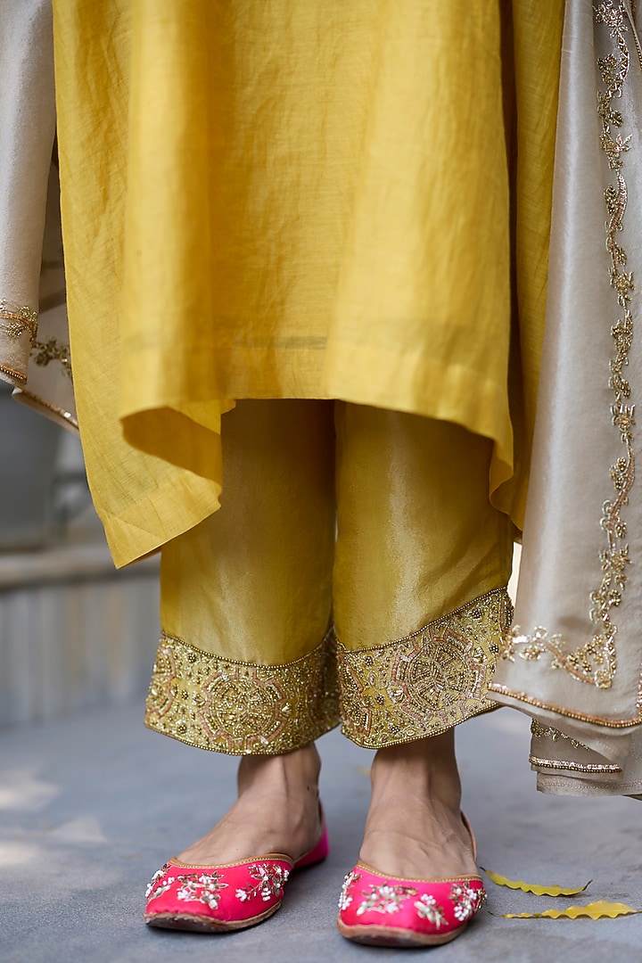 Yellow & Grey Chanderi Silk Embroidered Kurta Set by Sarang Kaur at Pernia's Pop Up Shop