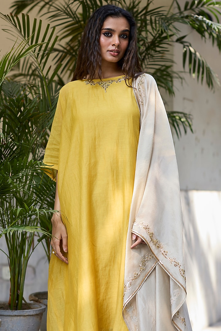 Yellow & Grey Chanderi Silk Embroidered Kurta Set by Sarang Kaur at Pernia's Pop Up Shop