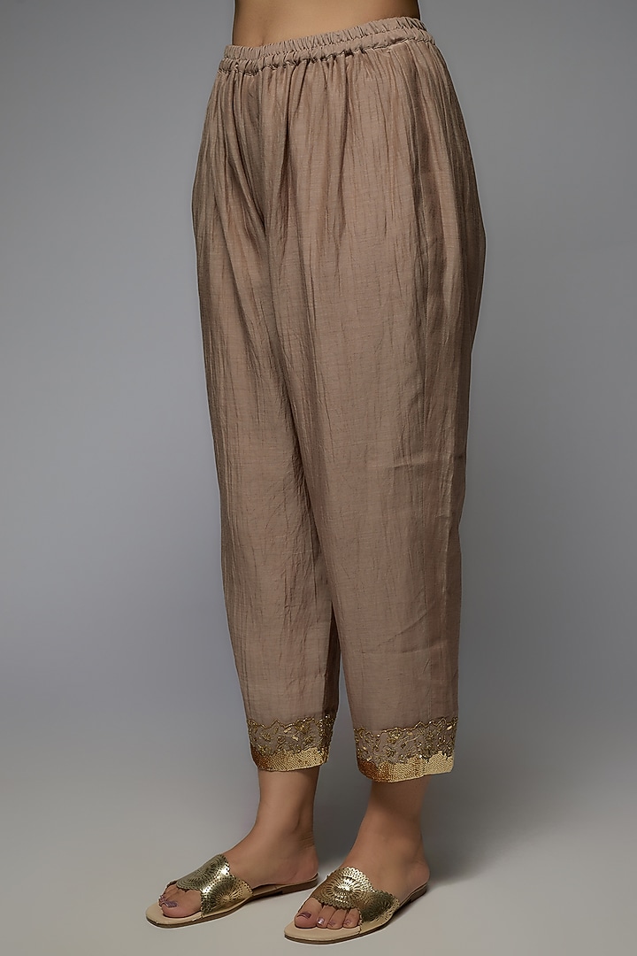 Grey Chanderi Silk & Organza Silk Embroidered Kurta Set by Sarang Kaur at Pernia's Pop Up Shop
